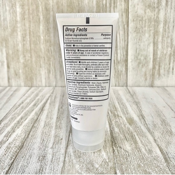 Whitening Toothpaste 🦷 - Picture 2 of 8